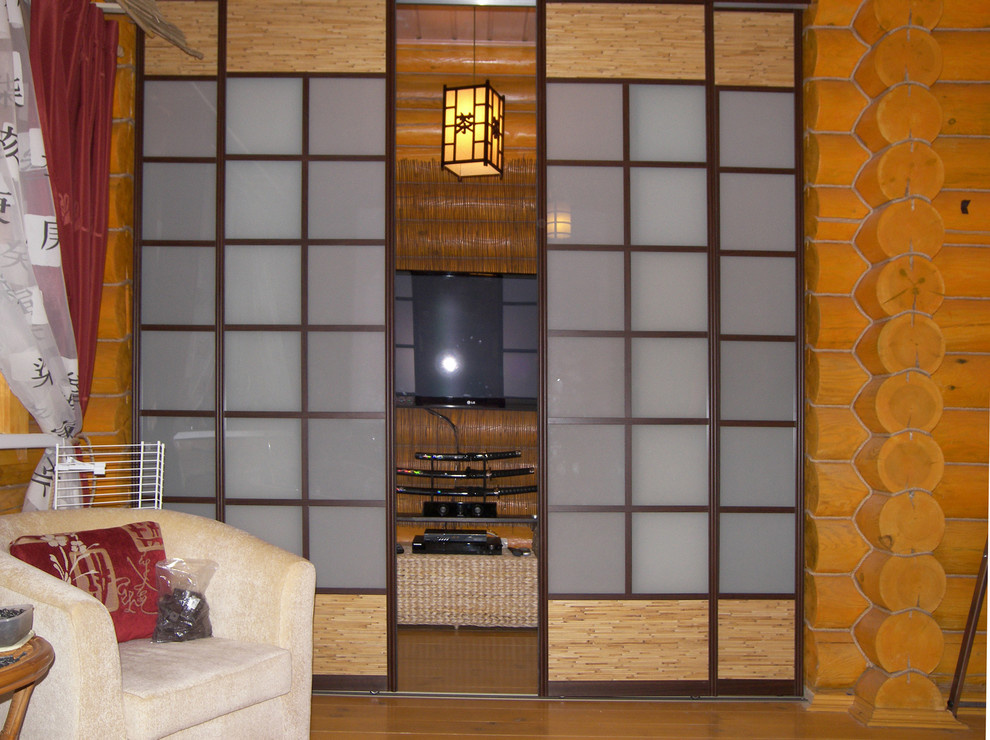 Раздвижная перегородка в деревянном доме