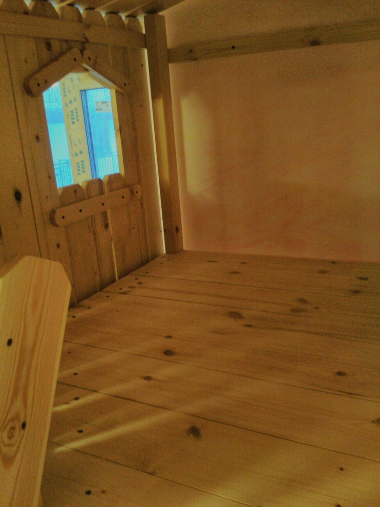 Игровой уголок-домик деревянный