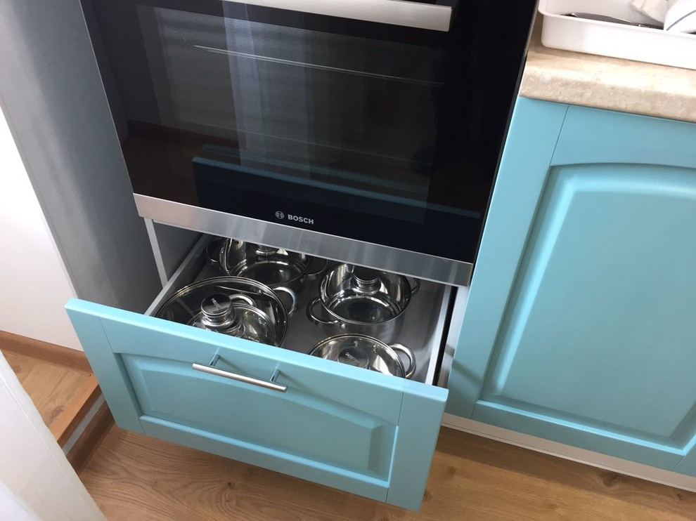 Угловая кухня в стиле фьюжн в Уфе