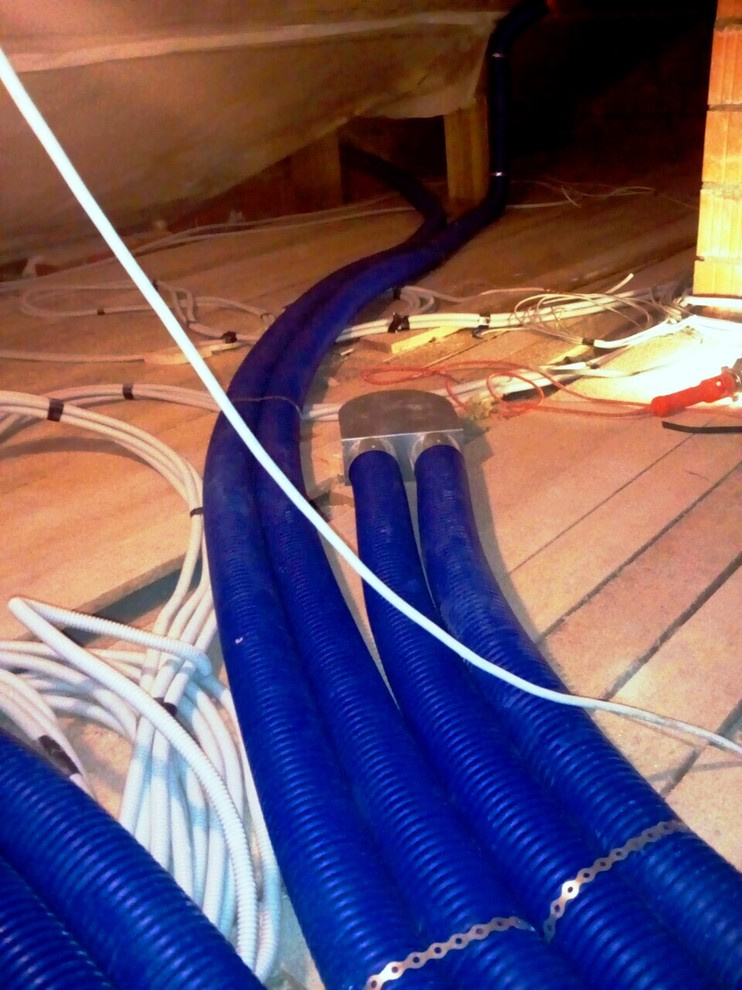 Монтаж системы вентиляции в двухэтажном доме.