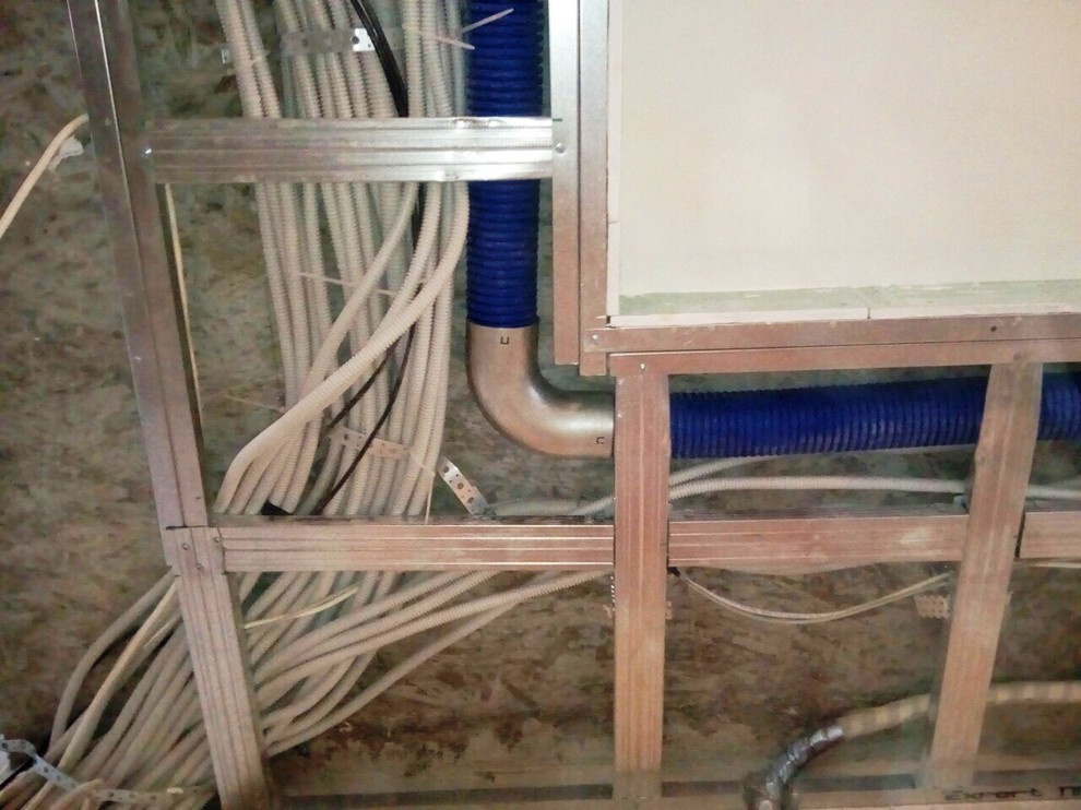 Монтаж системы вентиляции в двухэтажном доме.