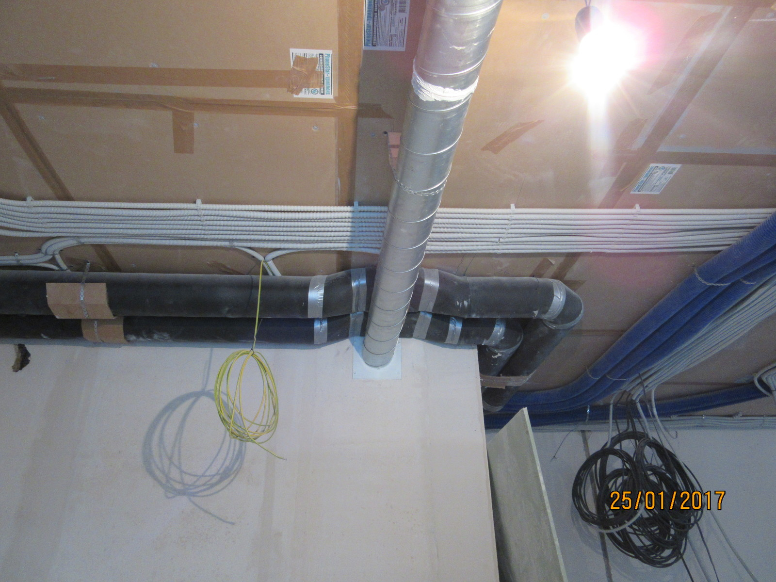 Монтаж системы вентиляции в квартире ЖК «Аристократ»