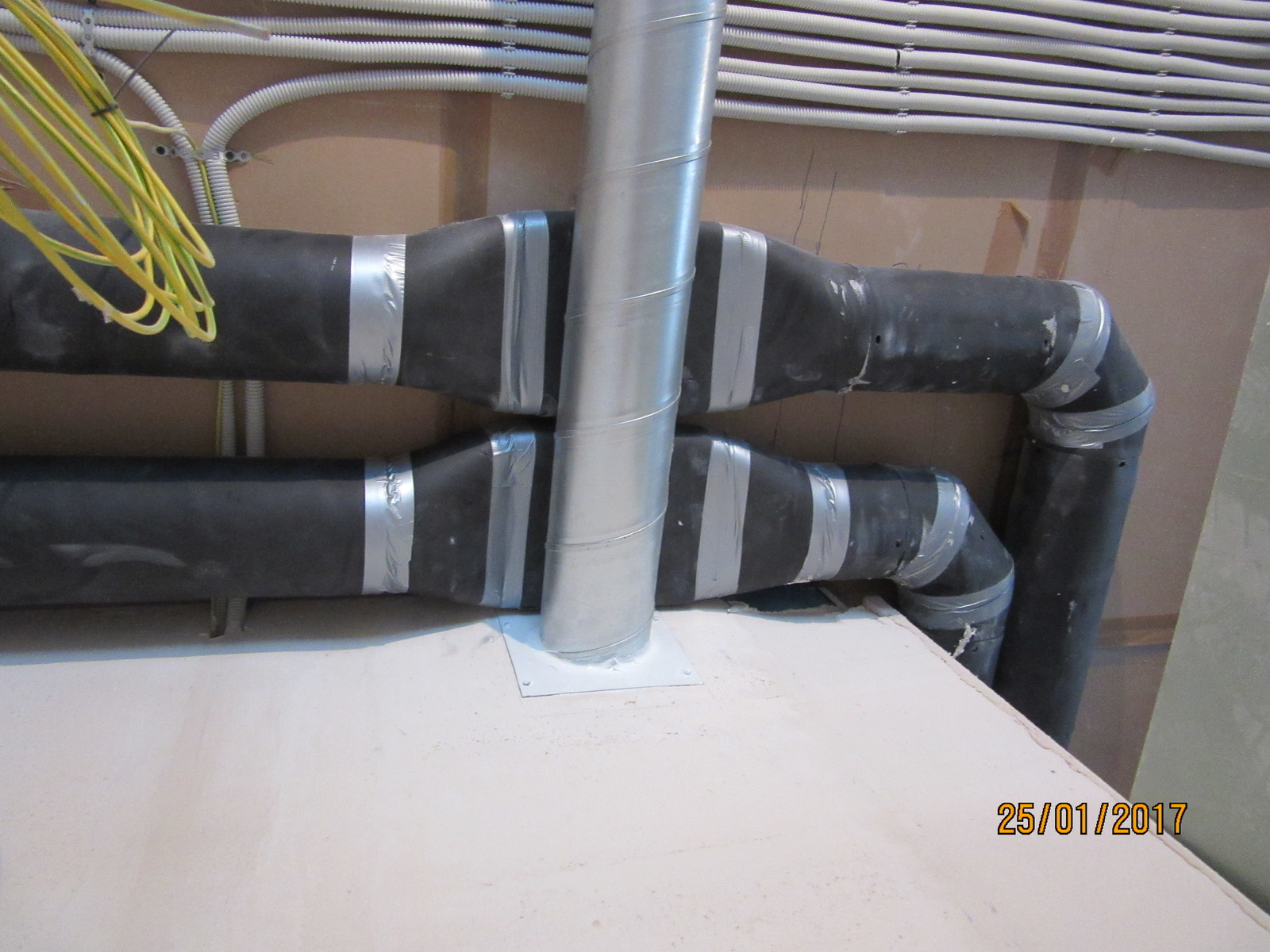 Монтаж системы вентиляции в квартире ЖК «Аристократ»