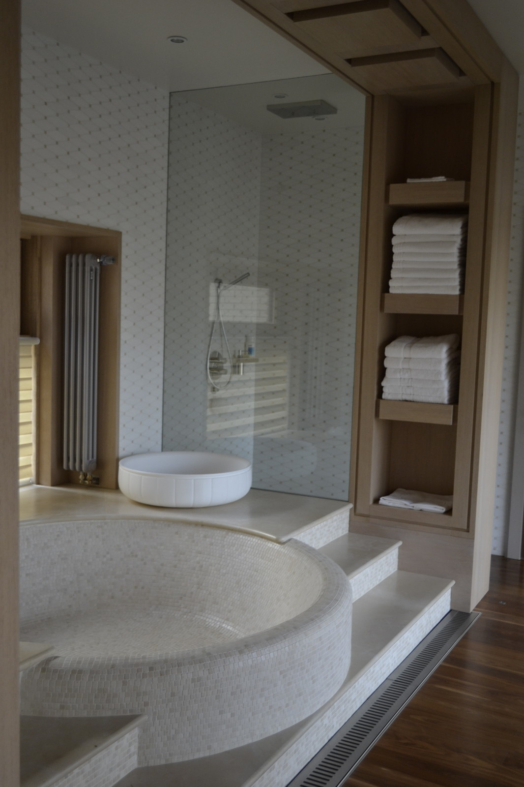 Мебель и предметы интерьера, выполненные по моим эскизам совместно с фабриками