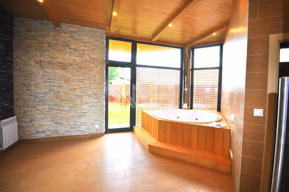 Дом из натуральных материалов в стиле хай-тек