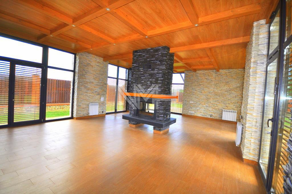 Дом из натуральных материалов в стиле хай-тек