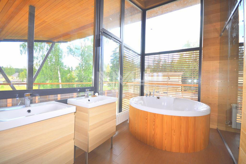 Дом из натуральных материалов в стиле хай-тек