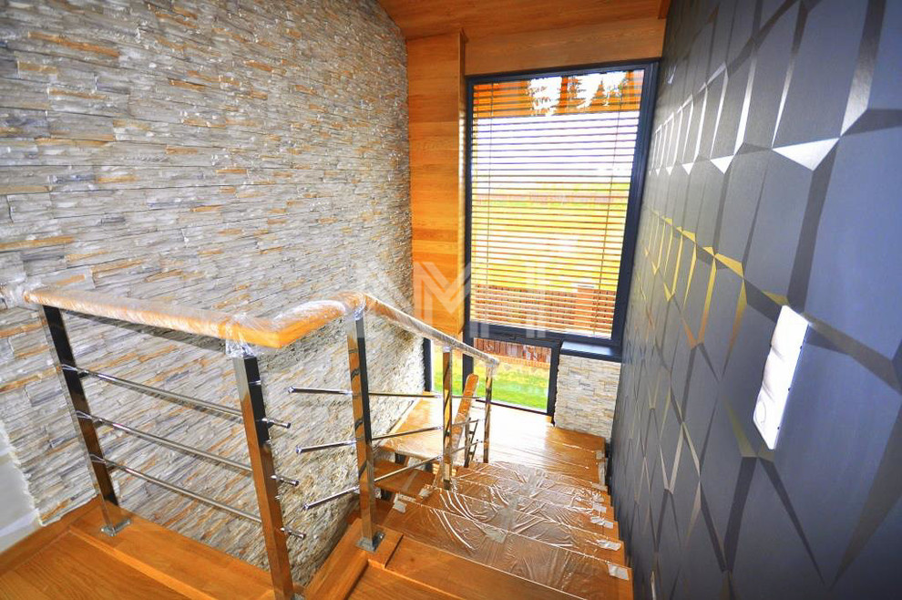 Дом из натуральных материалов в стиле хай-тек