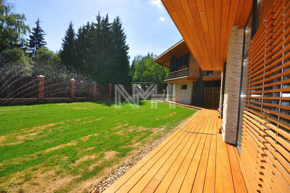 Дом из натуральных материалов в стиле хай-тек