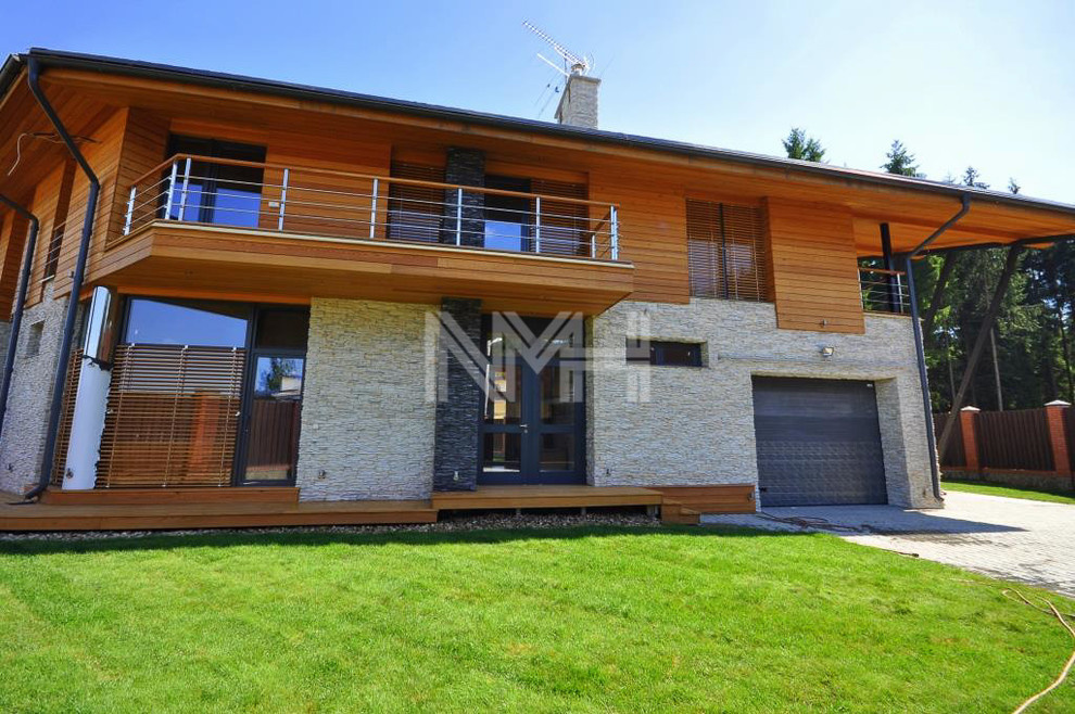 Обложка проекта: Дом из натуральных материалов в стиле хай-тек