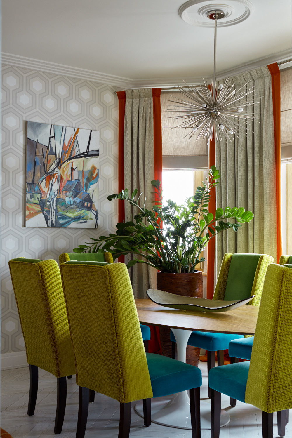 Цветной интерьер квартиры на Ломоносовском