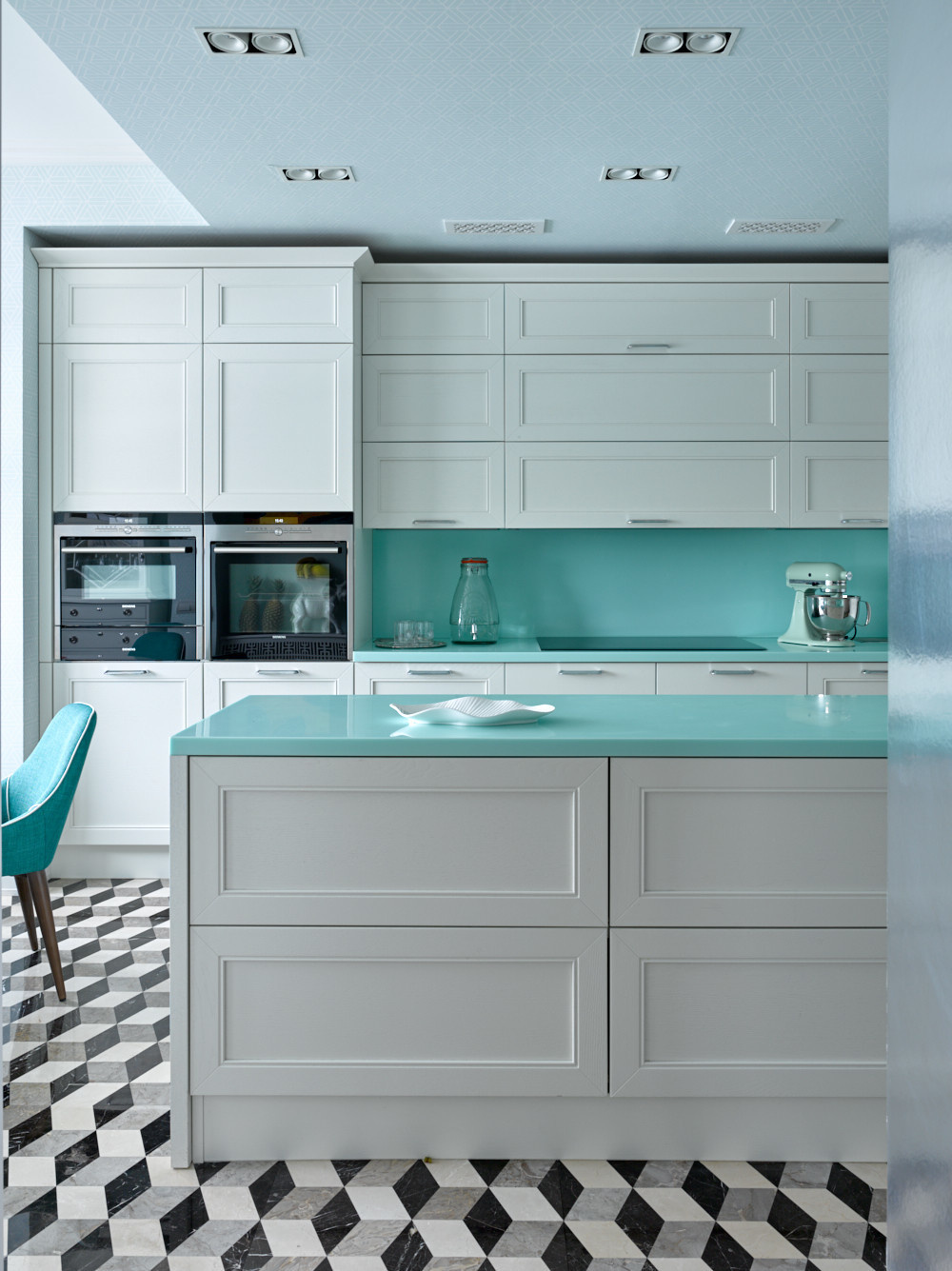 Цветной интерьер квартиры на Ломоносовском