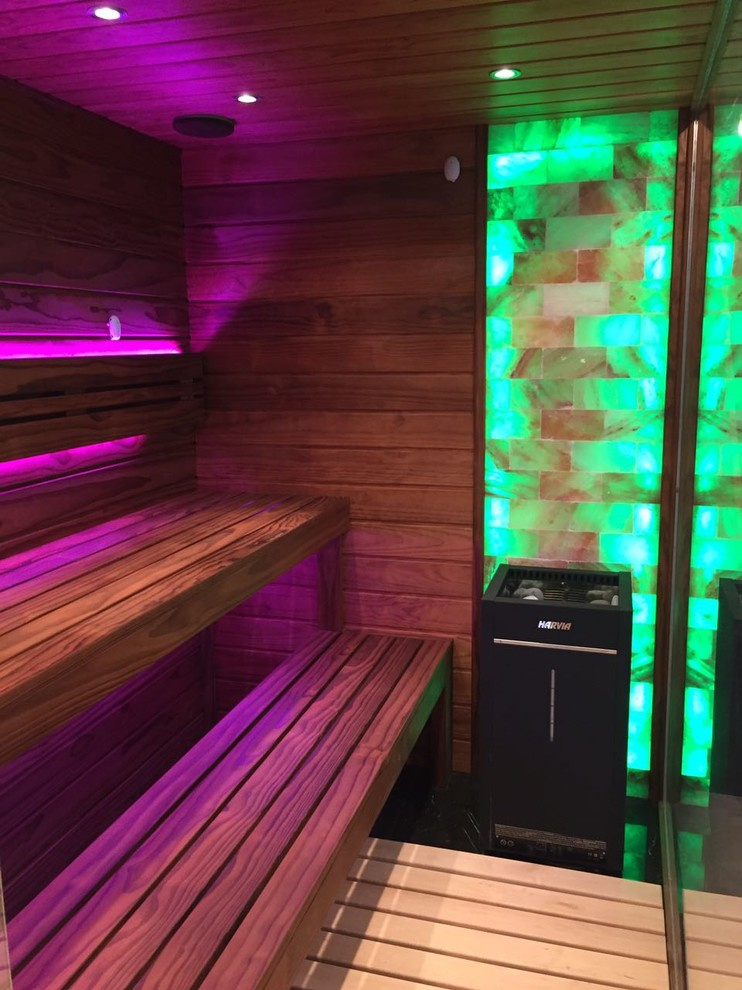 Сауна со стеклянным фасадом