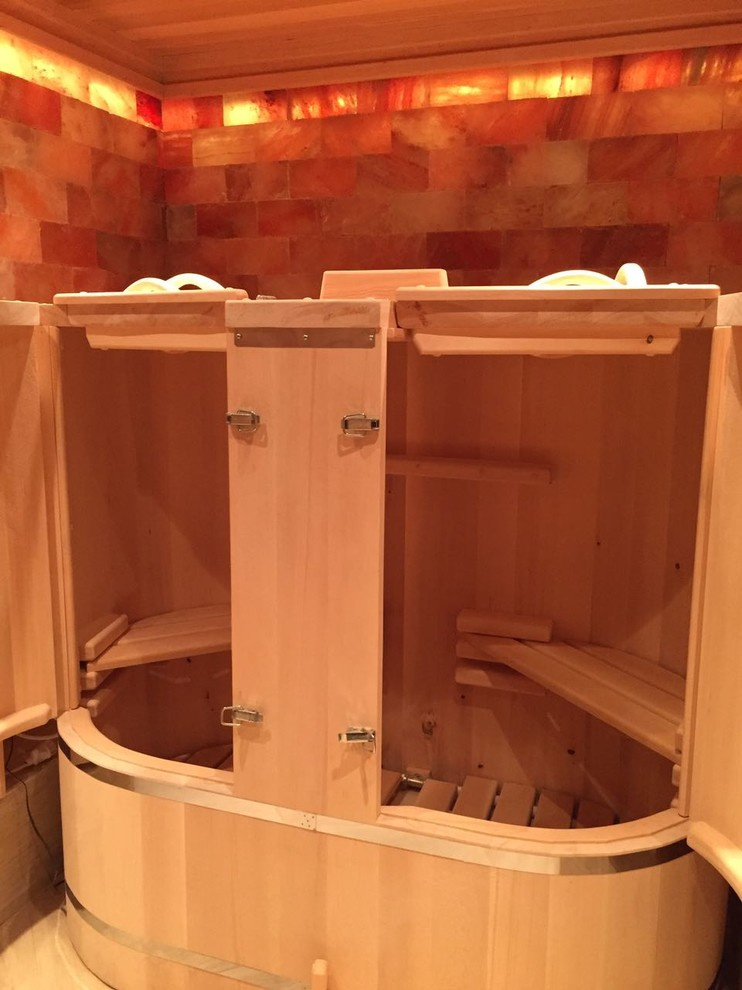 Сауна и комтата с гималайской солью и фитобочкой