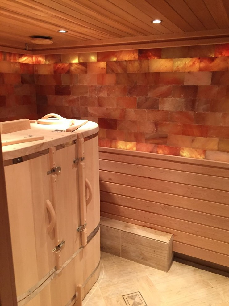 Сауна и комтата с гималайской солью и фитобочкой