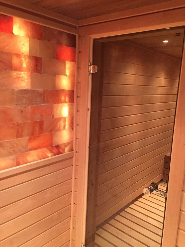 Сауна и комтата с гималайской солью и фитобочкой