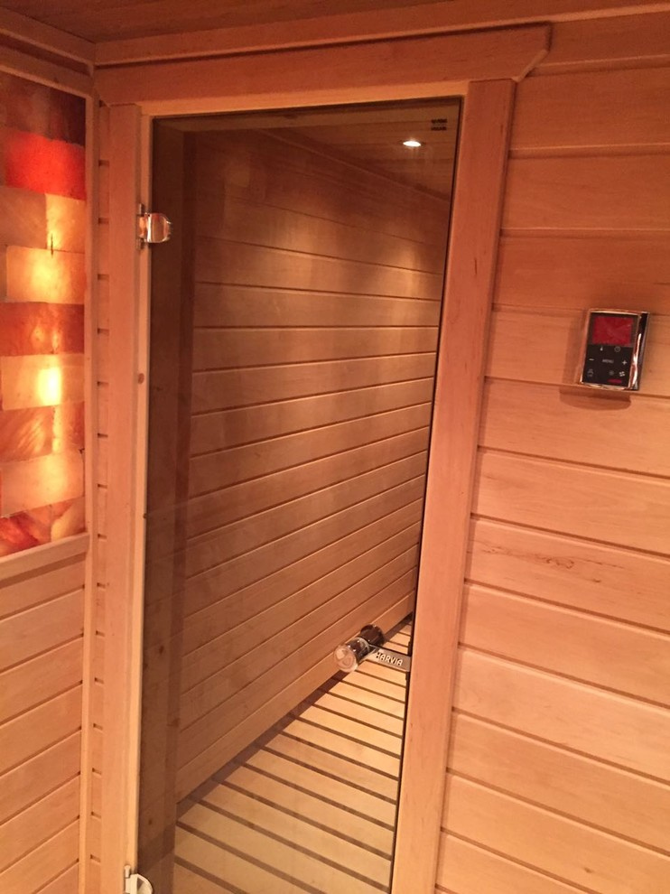 Сауна и комтата с гималайской солью и фитобочкой