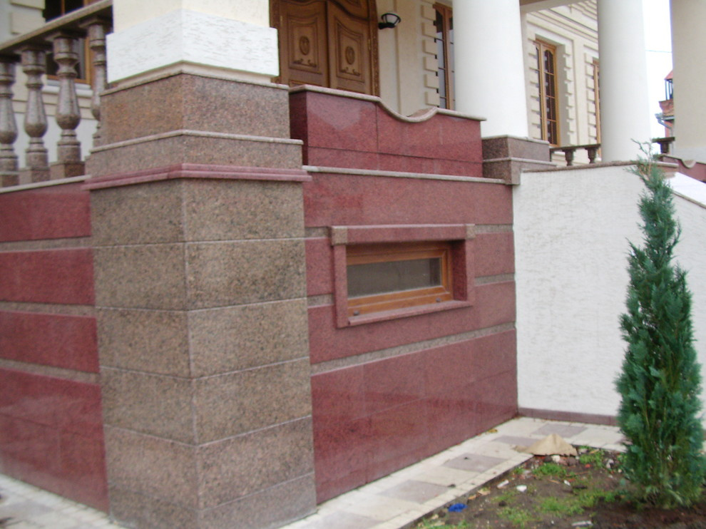 Частный дом с фреской