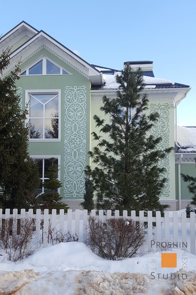 Орнаментальная роспись фасада загородного дома.