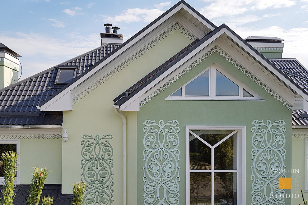 Орнаментальная роспись фасада загородного дома.