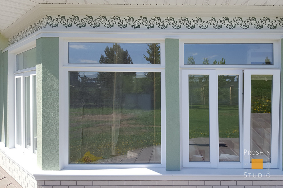 Орнаментальная роспись фасада загородного дома.