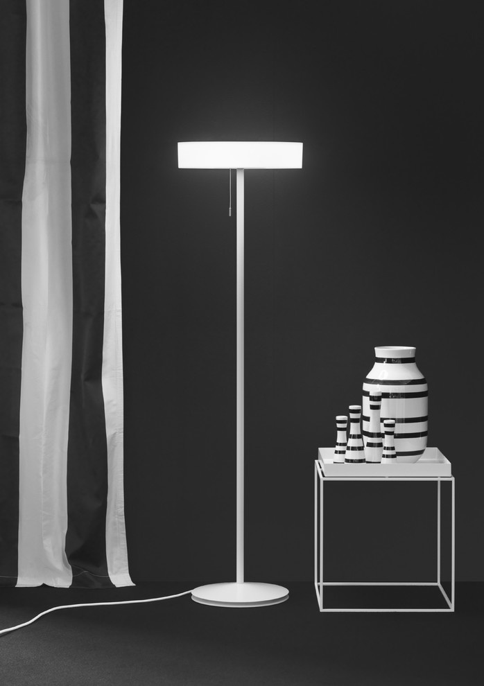 Гостиная со светильниками Eagle, Plug Lamp и Ogle Mini от atelje Lyktan
