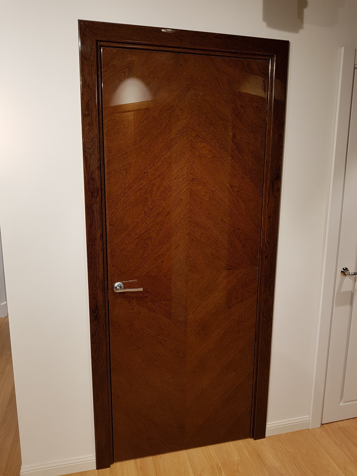 Лаконалив Gloss