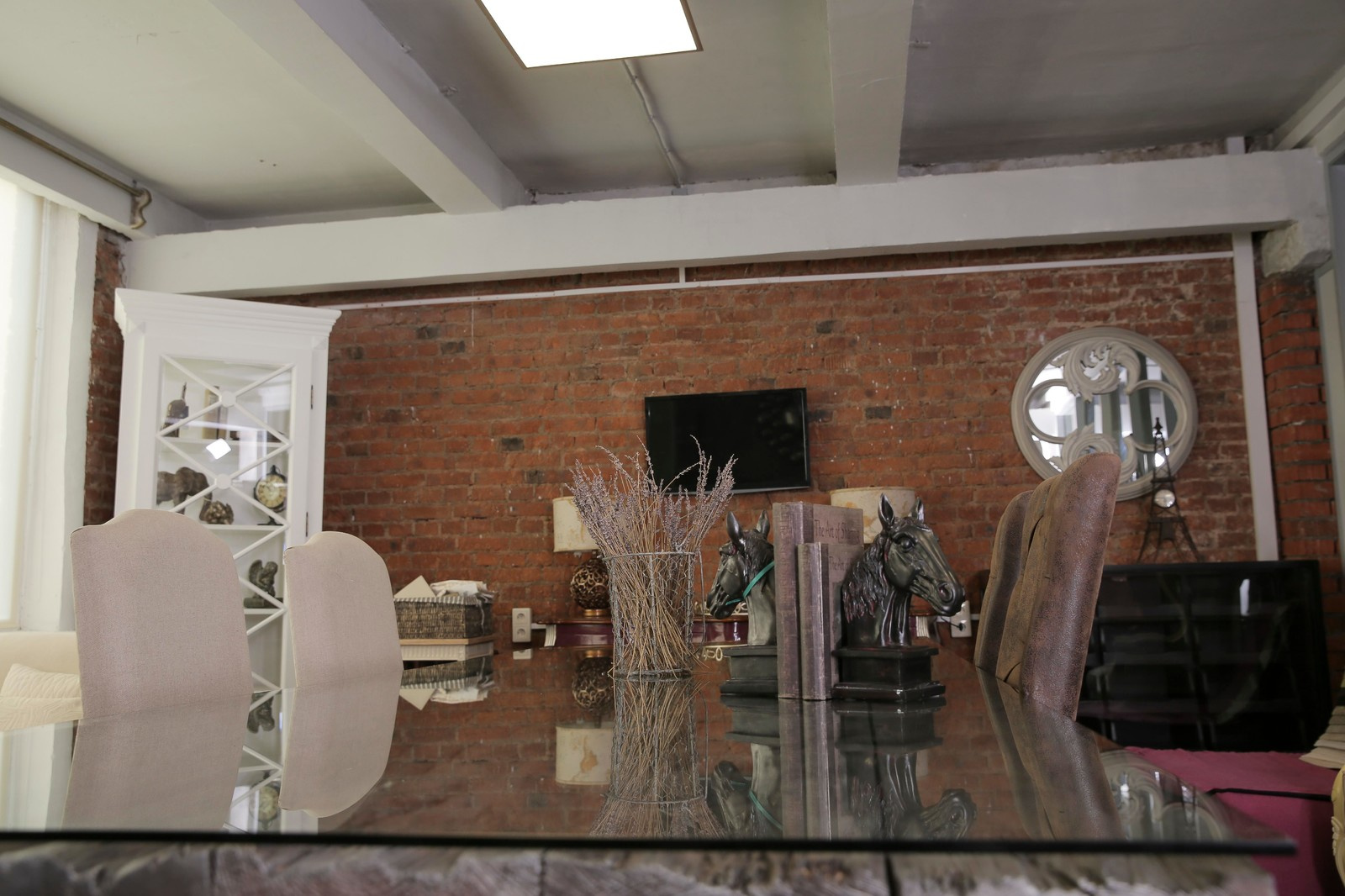 Обложка проекта: Бесплатный коворкинг для дизайнеров