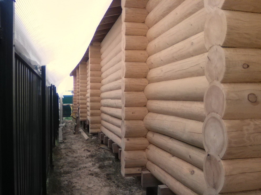 производим работы по шлифовке, покраске, конопатке срубов