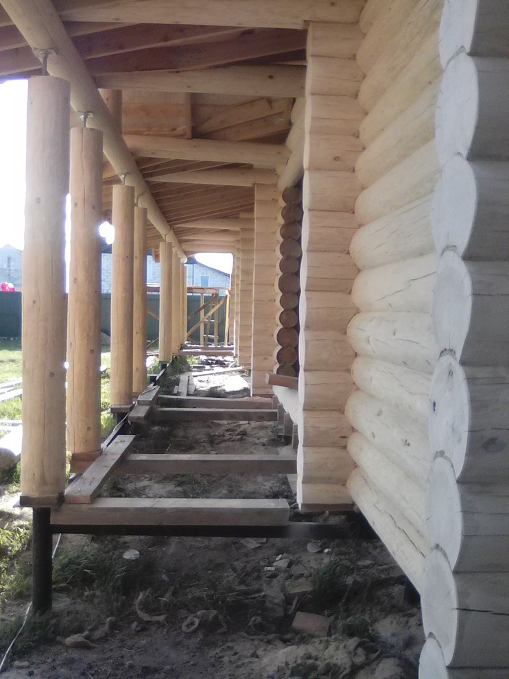 производим работы по шлифовке, покраске, конопатке срубов