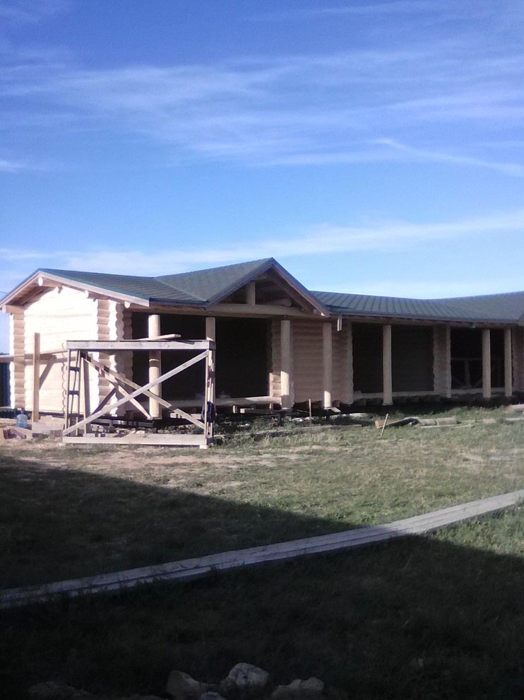 производим работы по шлифовке, покраске, конопатке срубов