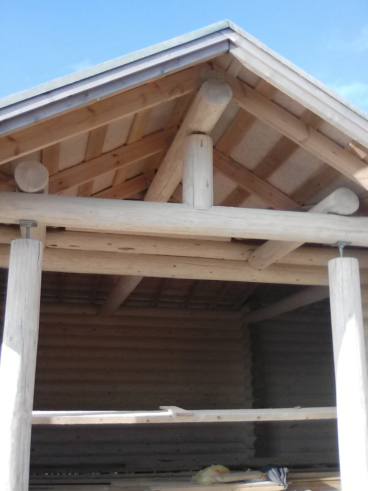 производим работы по шлифовке, покраске, конопатке срубов