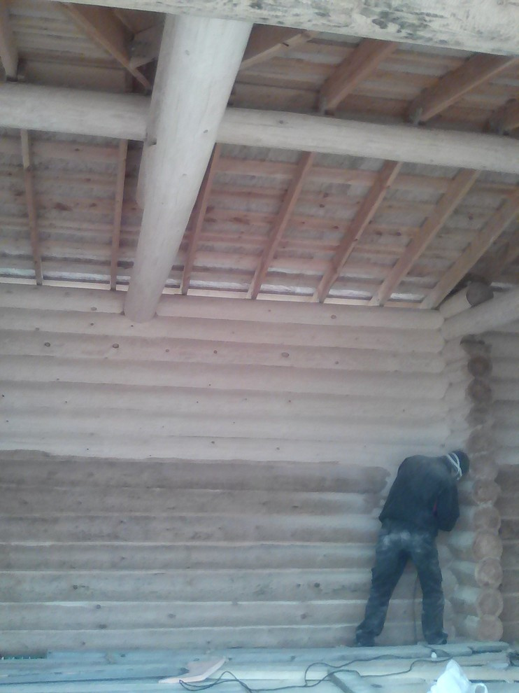 производим работы по шлифовке, покраске, конопатке срубов