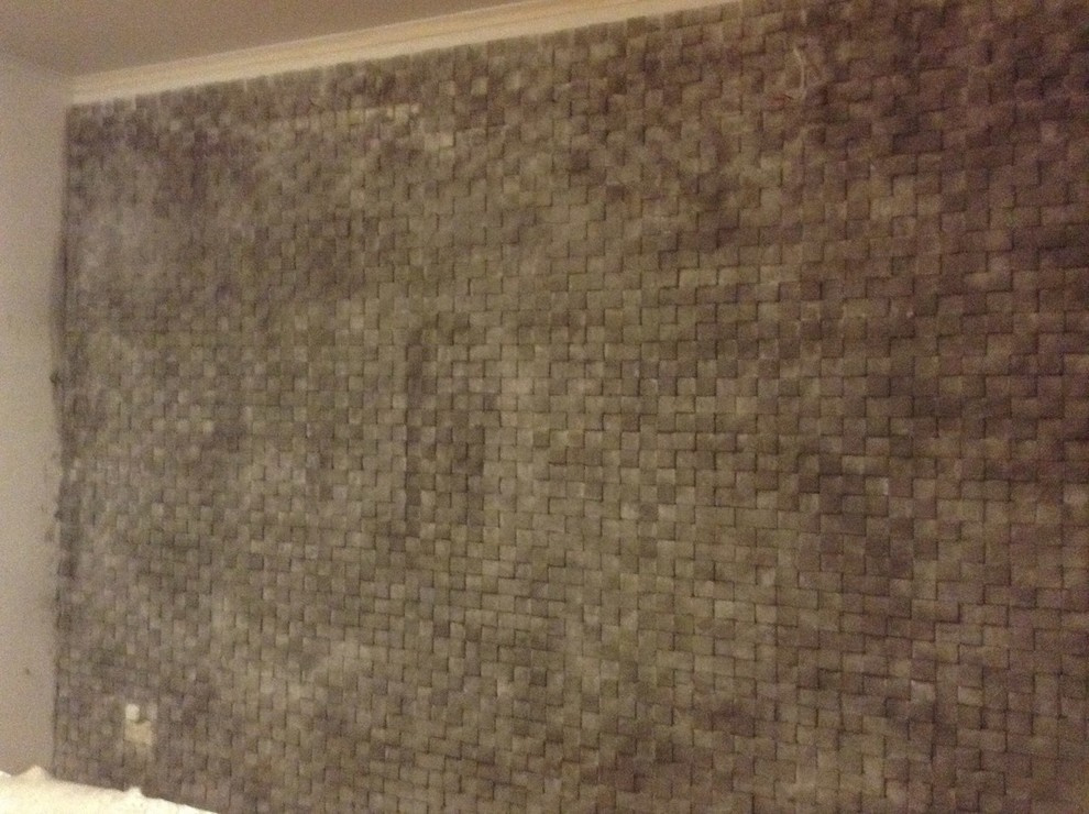 Стена оформлена Сланцом ШАХМАТКА в черном цвете