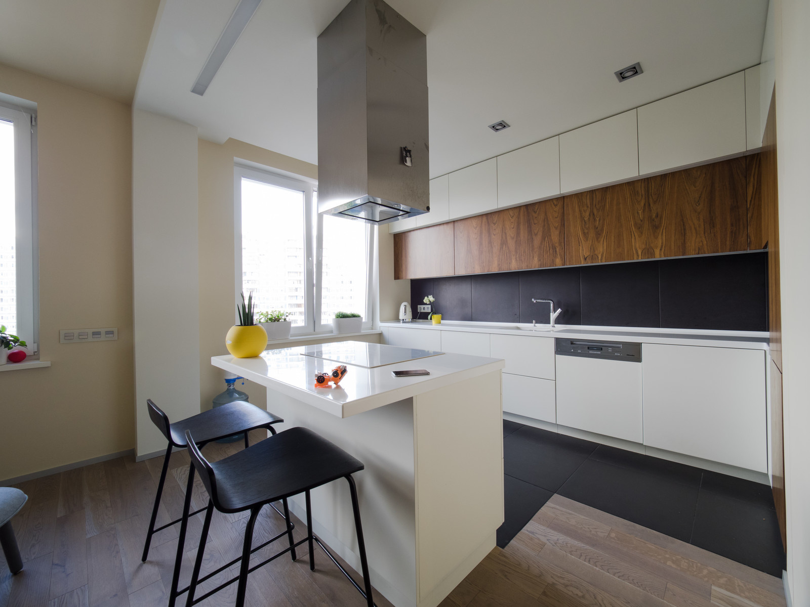 Современная кухня с островом