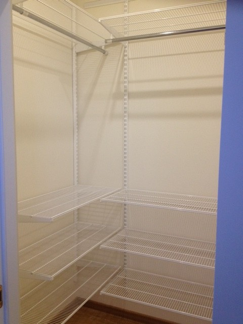 Эльфа белый металл небольшая гардеробная (Истра)