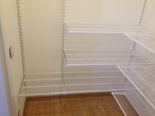 Эльфа белый металл небольшая гардеробная (Истра)