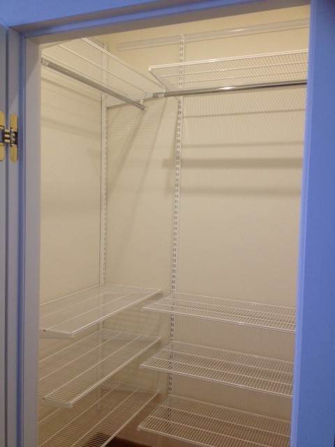 Эльфа белый металл небольшая гардеробная (Истра)