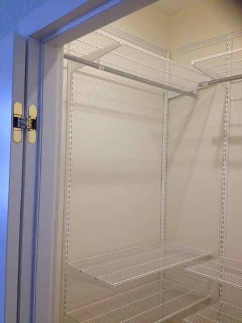 Эльфа белый металл небольшая гардеробная (Истра)