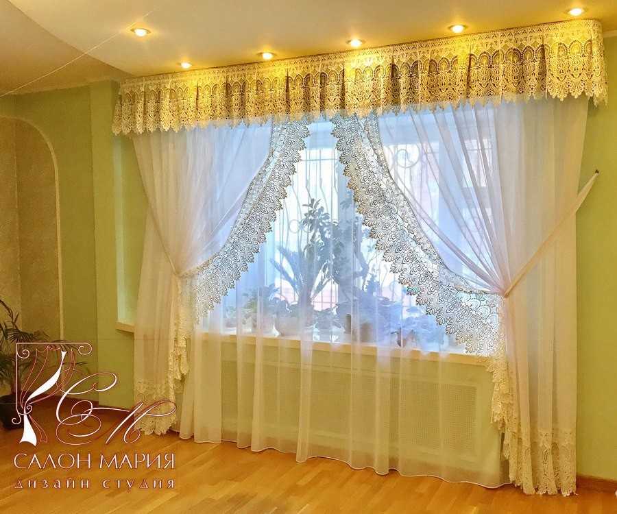 Тюль с купоном в интерьере девичьей комнаты.