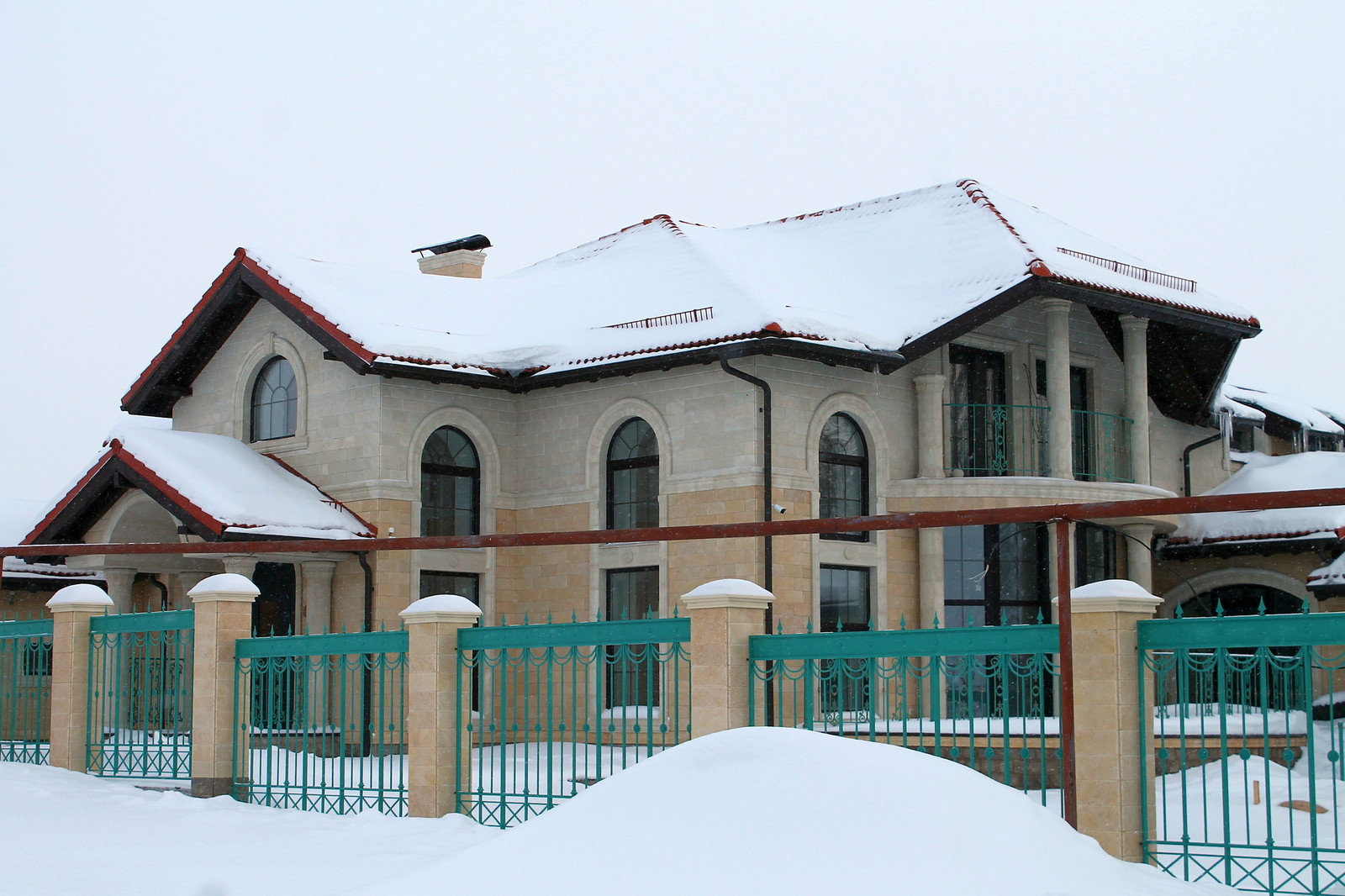 Индивидуальный жилой дом 750 м2