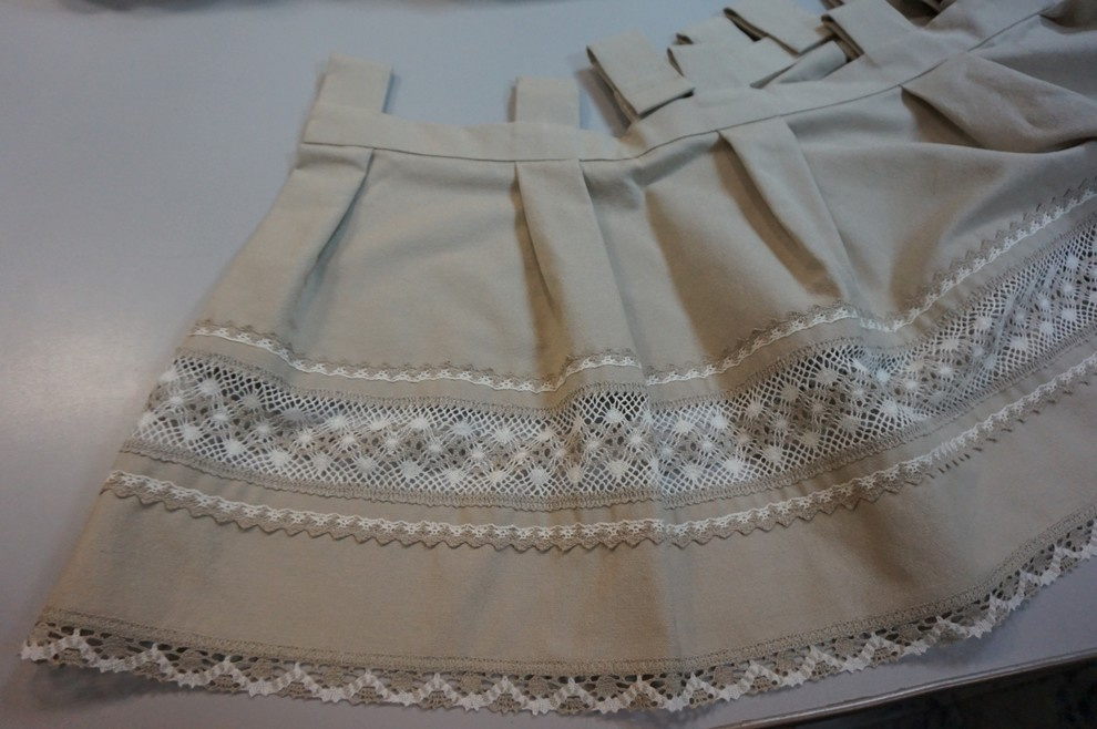 Ламбрекен с кружевом для кухни