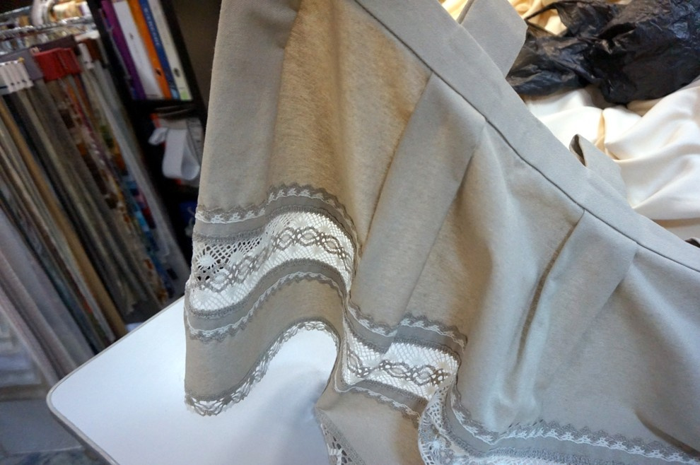 Ламбрекен с кружевом для кухни