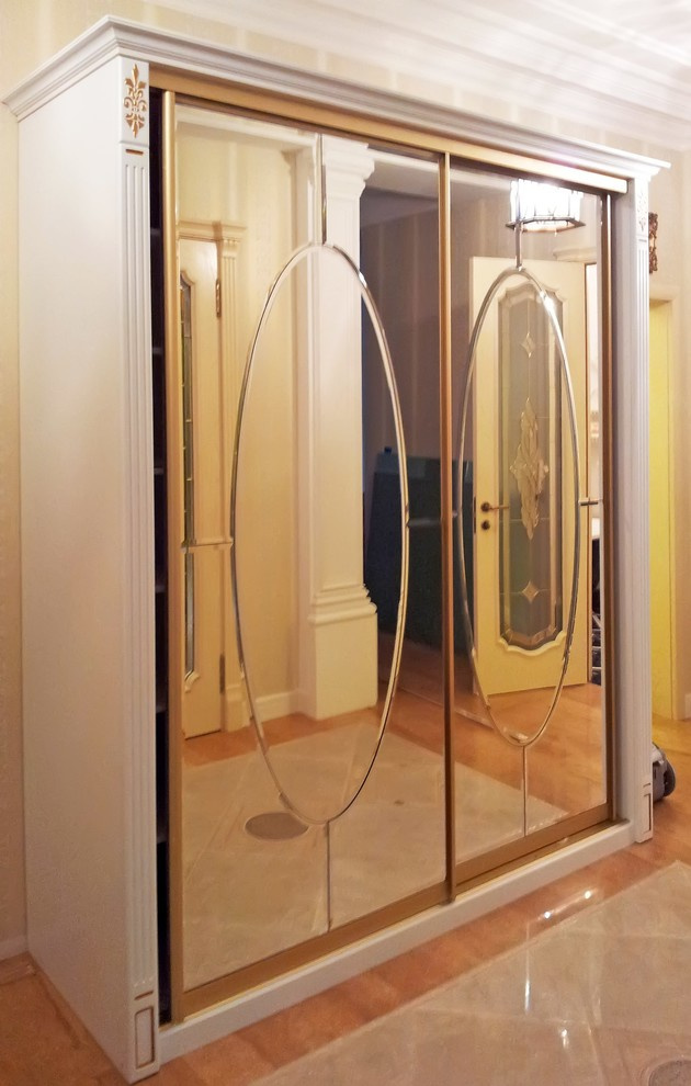 Шкафы-купе с фацетной композицией