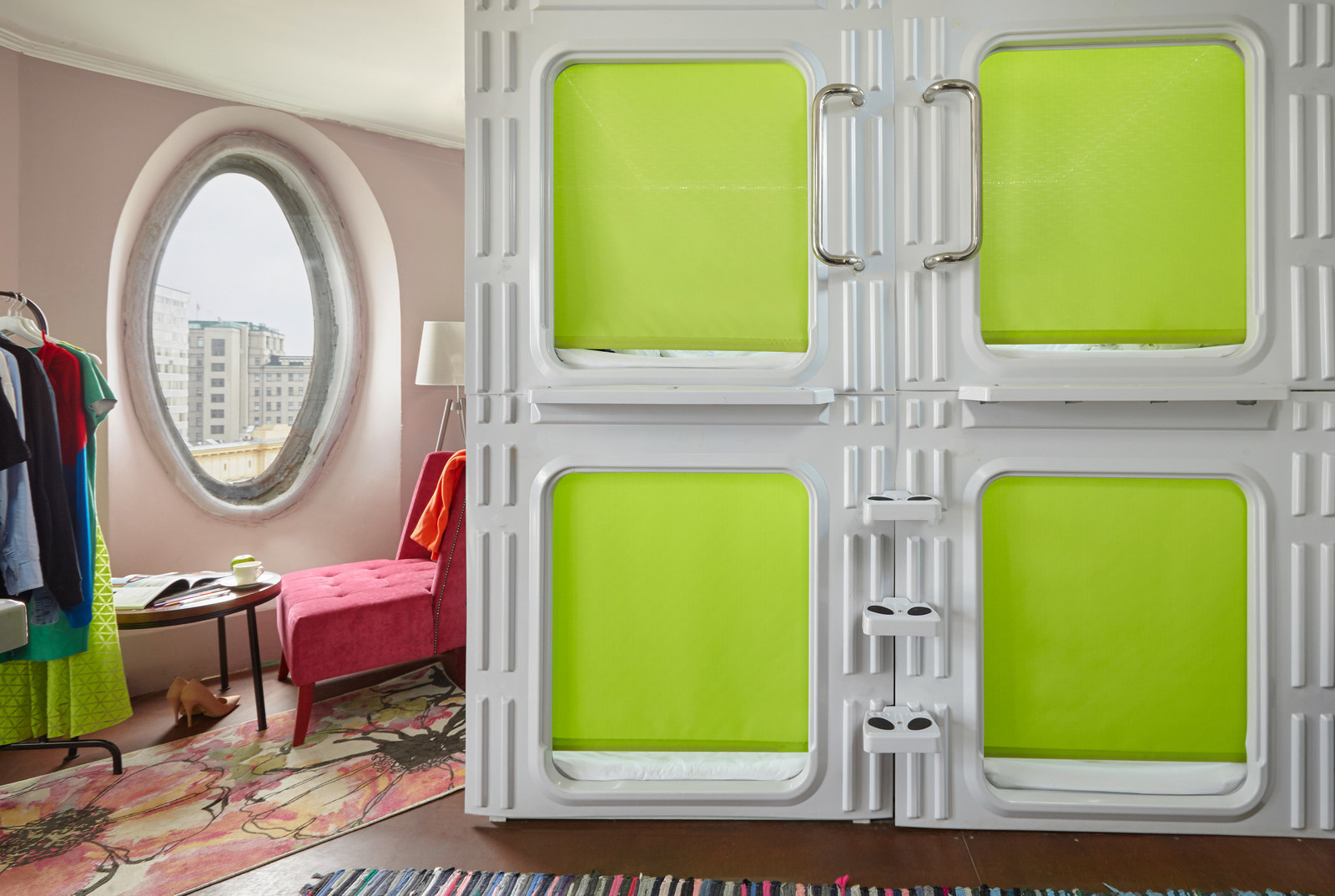 Отель «Molotoff Capsule Hotel»