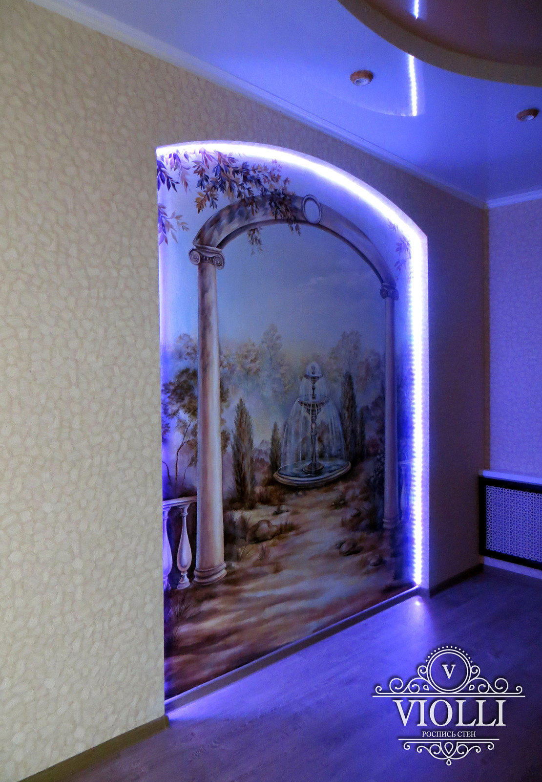 Роспись в прихожей