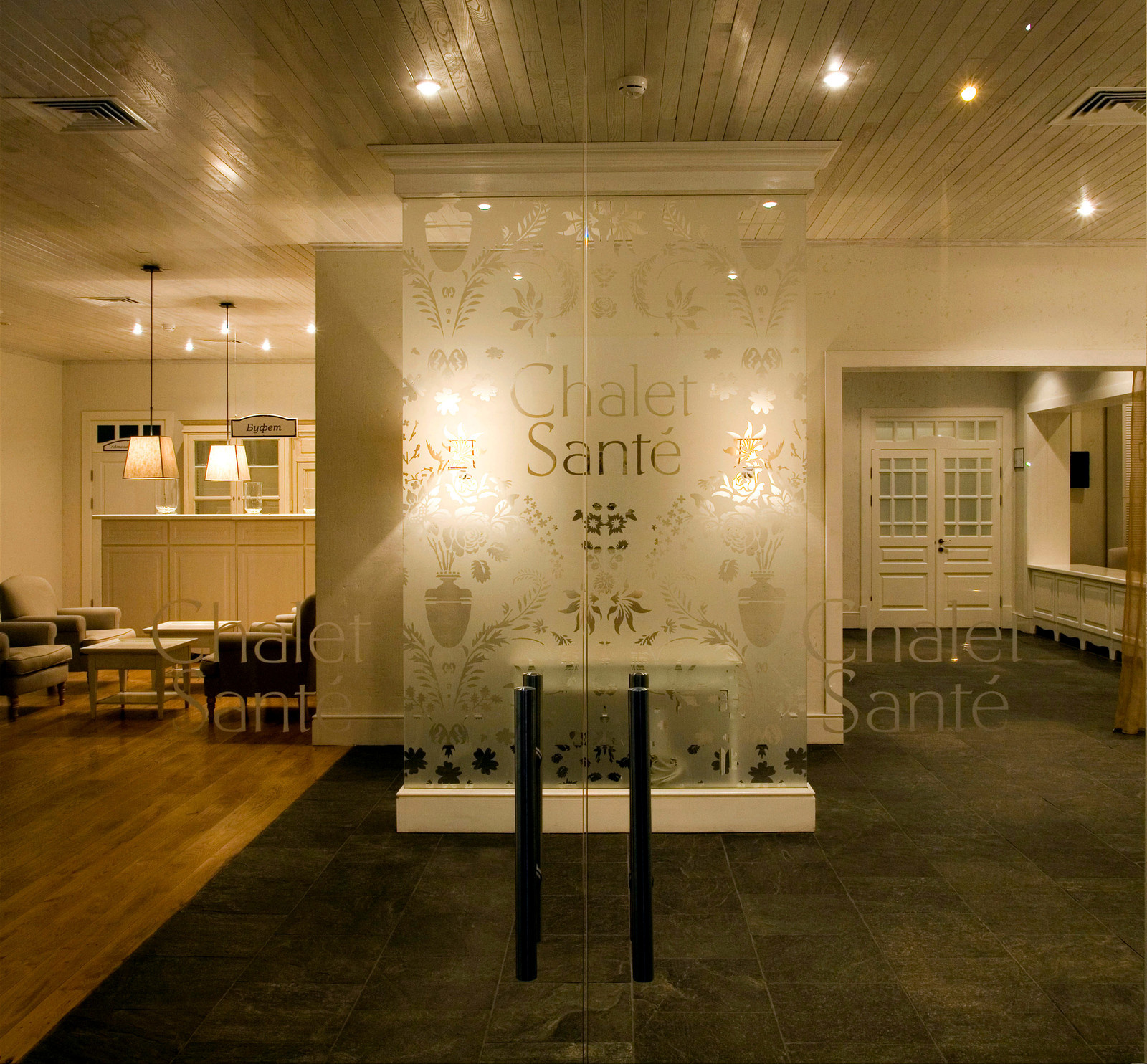 Стеклянные изделия в интерьере, г.Краснодар