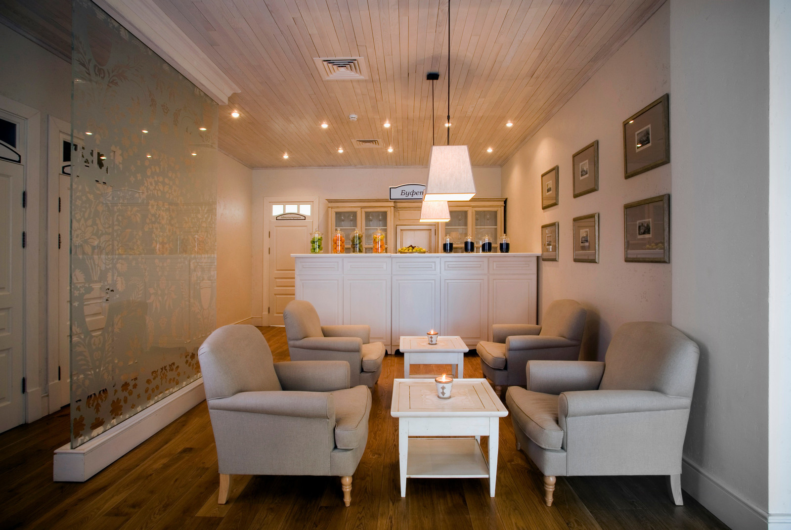 Стеклянные изделия в интерьере, г.Краснодар