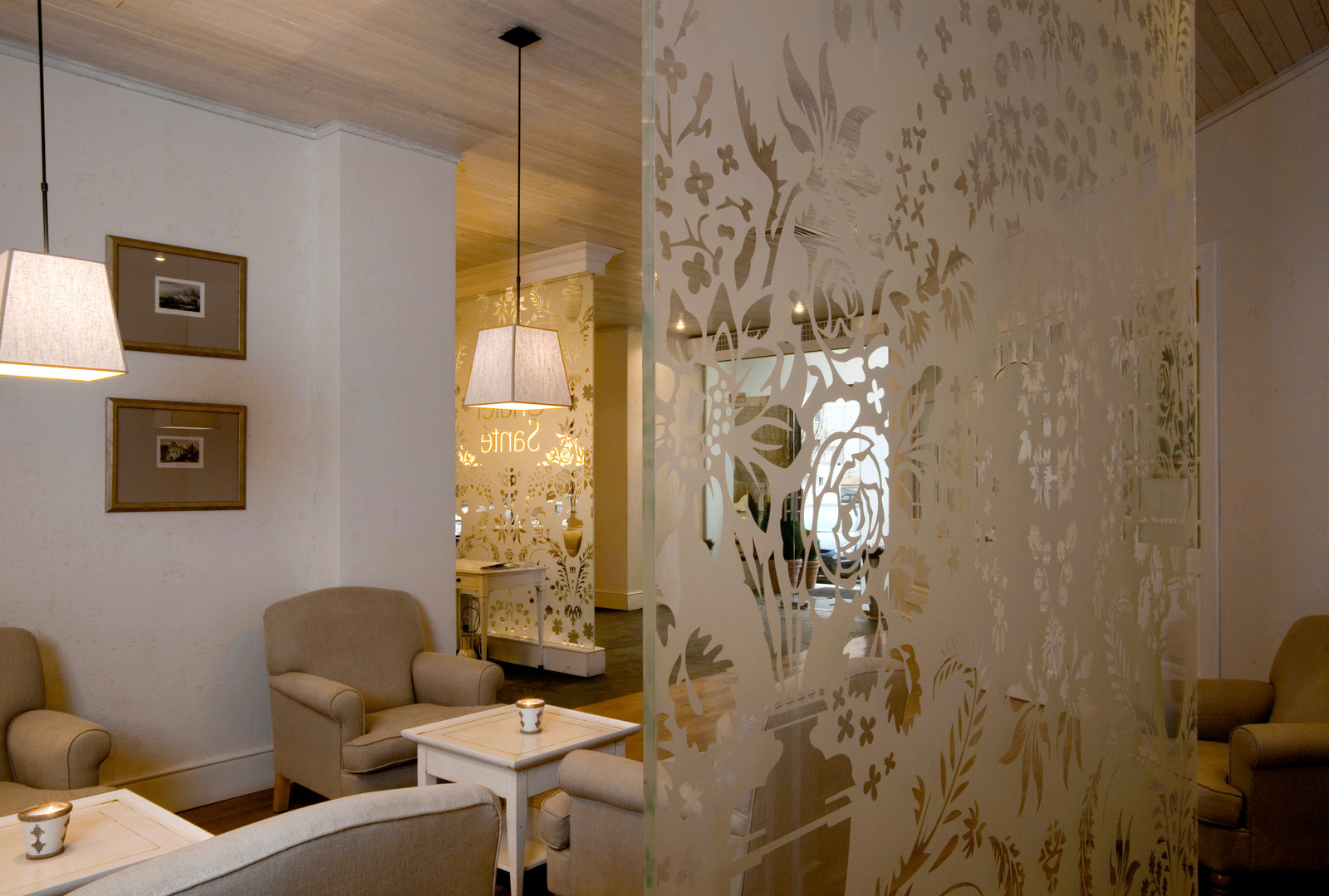 Стеклянные изделия в интерьере, г.Краснодар