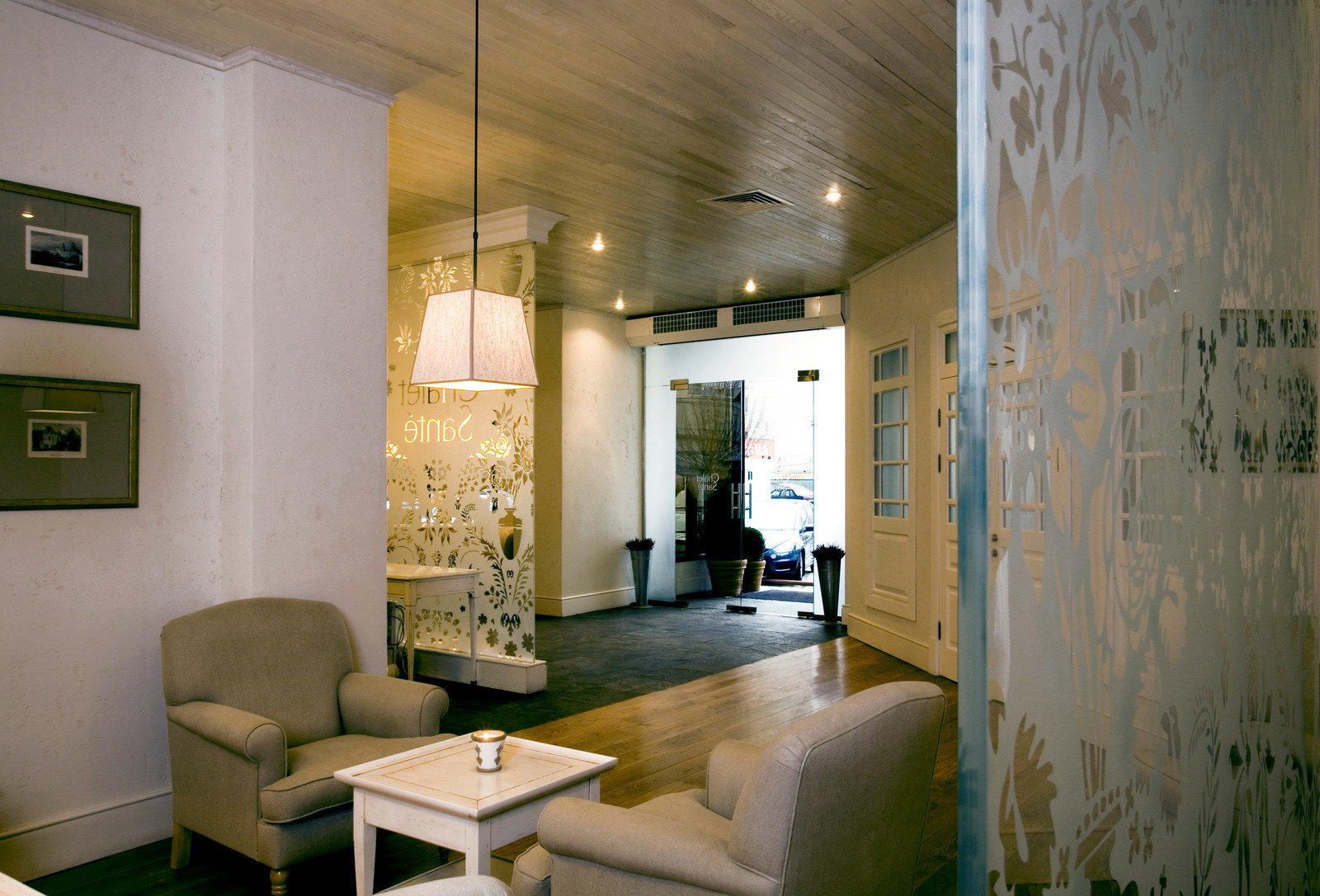 Стеклянные изделия в интерьере, г.Краснодар